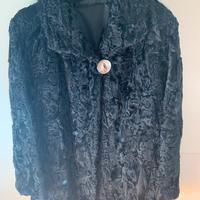 Pelliccia di agnellino nero