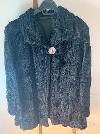 Pelliccia di agnellino nero