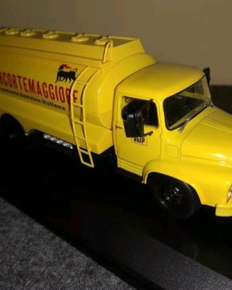 Camion Fiat C 40 N cisterna Agip 1/43