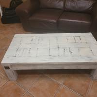 tavolino basso di legno
