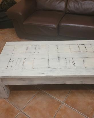 tavolino basso di legno