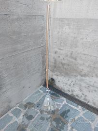 Rastrello da giardino regolabile