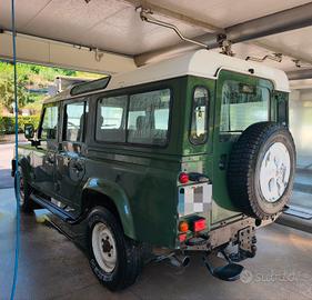 Defender 110 td5  9posti Land Rover 