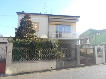 3 LOCALI A COMACCHIO