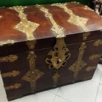 ANTICO BAULE DELL' 700 - LEGNO e BRONZI