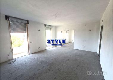 CAPANNONE E APPARTAMENTO RESIDENZIALE