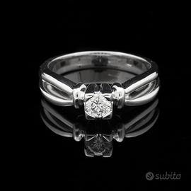 SOLITARIO ANELLO HUG IN ORO 18KT BRILLANTE 0.28 CT