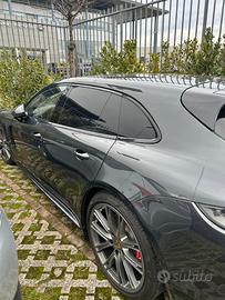 Auto Porsche Panamera GTS