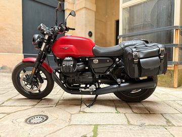 Moto Guzzi V7 IV Stone 2024