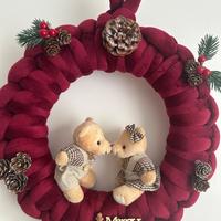 Ghirlanda natalizia rossa in velluto con orsetti –