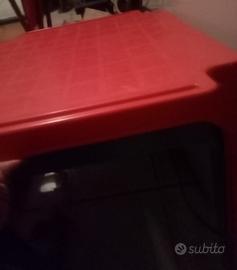 2 tavolini, 8 sedie per bambini, 1 sdraio Piccola 