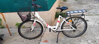 Bici elettrica a pedalata assistita bicicletta Ata