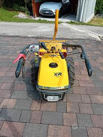 Motocoltivatore con trinciatutto