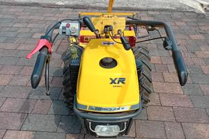 Motocoltivatore con trinciatutto