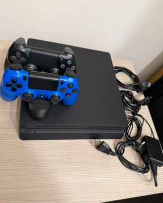 PS4 Slim 500 GB + 2 Controller + Caricatore