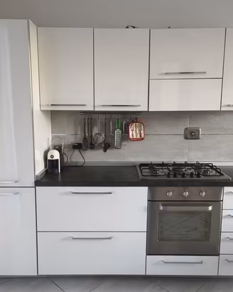 Cucina Moderna Lineare Bianca Lucida 