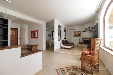 5 LOCALI A ROSETO DEGLI ABRUZZI