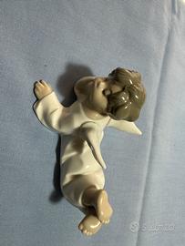 Lladrò angioletto sdraiato