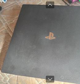 PlayStation 4 pro + 7 giochi e 2 controller