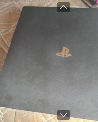 PlayStation 4 pro + 7 giochi e 2 controller
