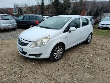 Opel Corsa 1.2 5 porte Cosmo