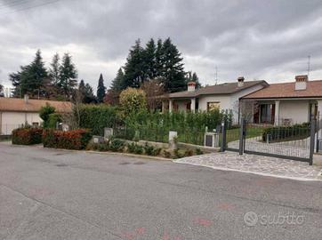 Immobile in asta di 485 m² con 5 locali e box auto