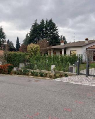 Immobile in asta di 485 m² con 5 locali e box auto