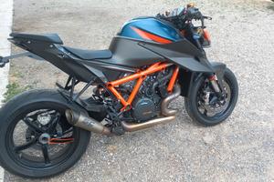 ktm 1290  anno 2021 
