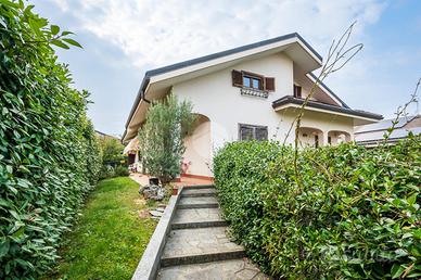 VILLA SINGOLA A PIANEZZA