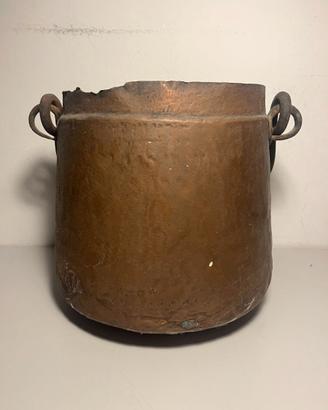Pentola antica vintage in rame 1900 con manico