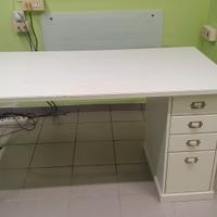 Scrivania IKEA con cassettiera