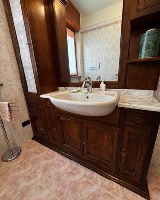 Composizione  con lavabo