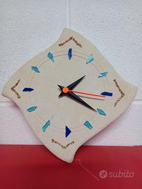 Orologio a parete in pietra bianca leccese