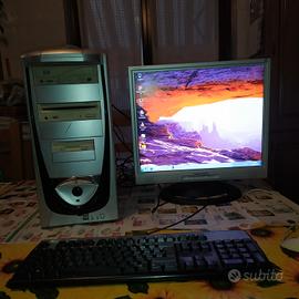PC con 2 sistemi operat.+monitor, tastiera e mouse
