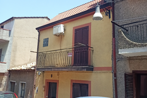 Casa in Amaroni(Catanzaro)via Verdi 32