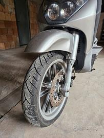 scooter piaggio beverly 