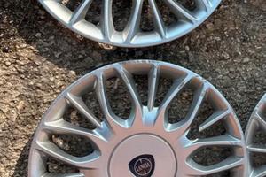 4 copricerchi ypislon da 15 tutto 25 euro 