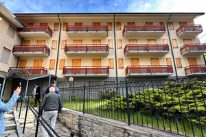 Palazzo / Stabile di 4600 m² con più di 5 locali a
