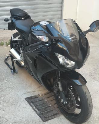 Honda CBR 1000RR 2010 LEGGI BENE 