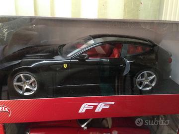 Scala 1/18. Ferrari FF nuovo