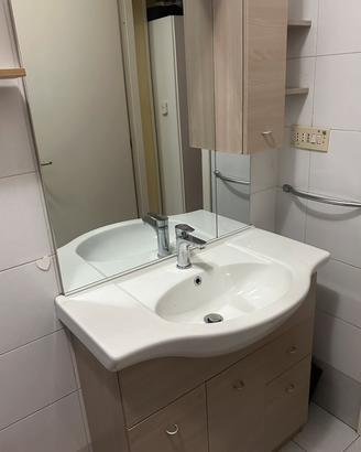 Mobile bagno + colonna con sportelli + specchio