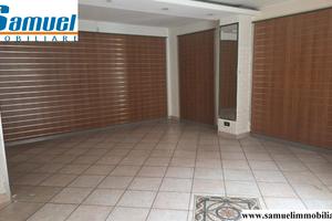 Giarre, locale commerciale con 6 vetrine