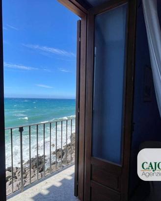 Cefalù: 240 mq accesso diretto al mare