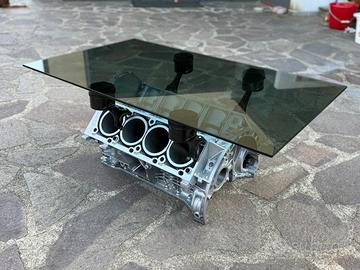 Tavolo con motore v8