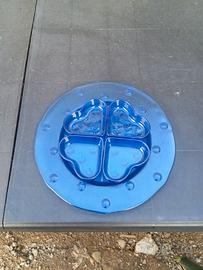 Piatto colore blu con piattini a forma di cuore