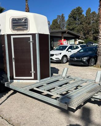 Trailer WM Meyer con porta carrozza.