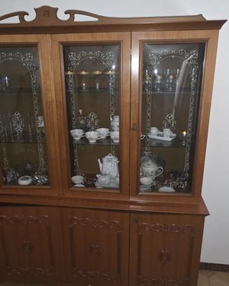 Vetrina  classica in legno con ante in vetro