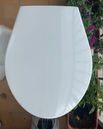 WC bianco in ceramica