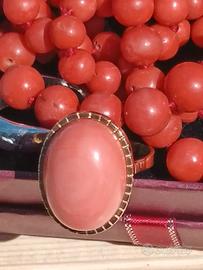Anello oro 18 kt con corallo rosa