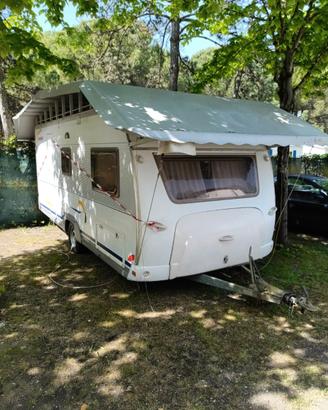 Roulotte anno 2002 – 5,50 m – Super accessoriata